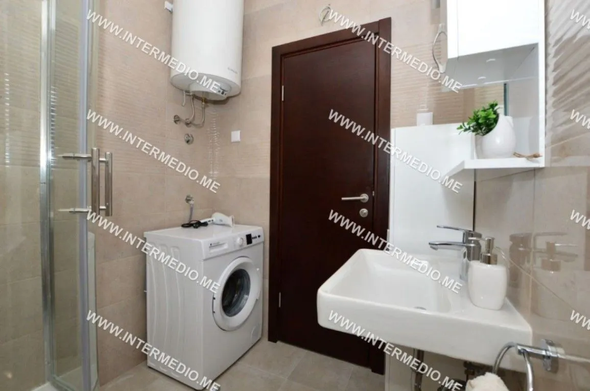 Izdavanje, jednosoban stan, 45m², Đenovići, Herceg Novi