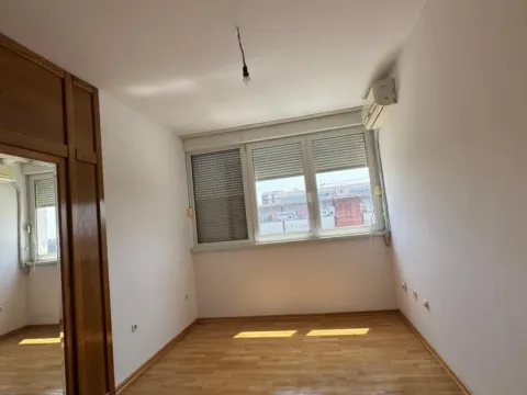 Izdavanje, dvosoban stan, 84m², Autobuska stanica, Podgorica - image 8