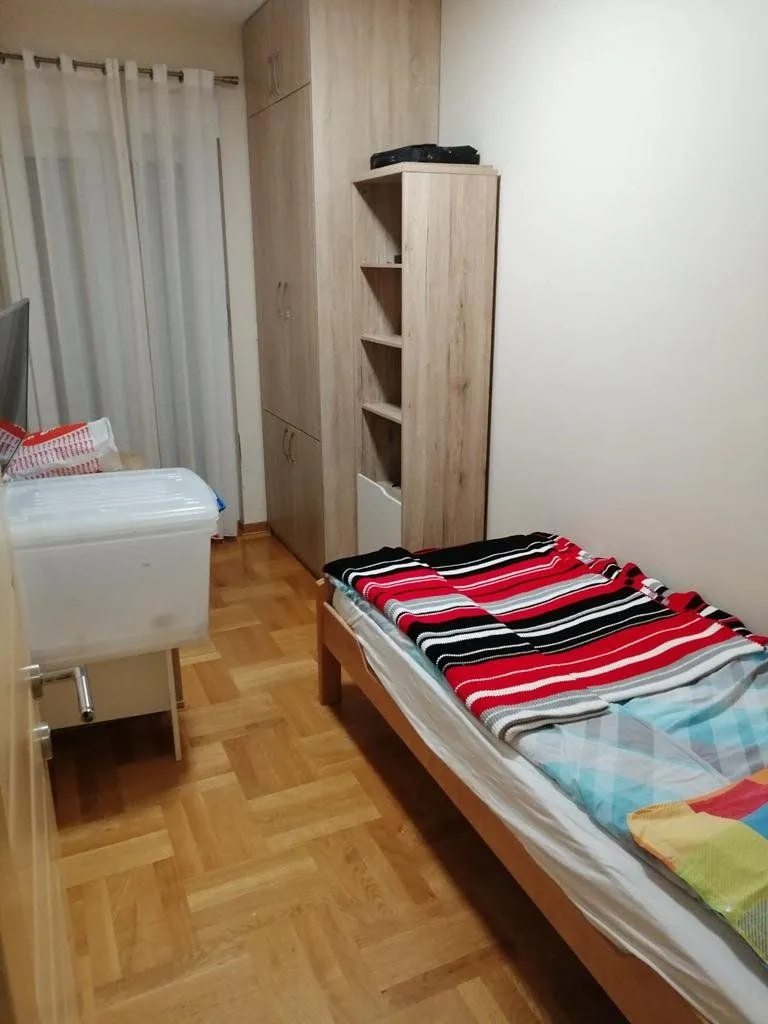 Izdavanje, trosoban stan, 100m², Blok 6, Podgorica