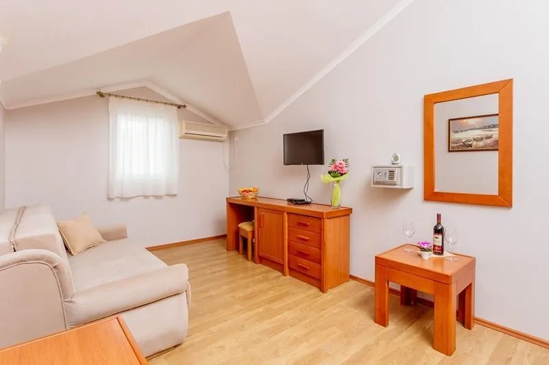 Sale, office space, 566m², Donja Lastva, Tivat