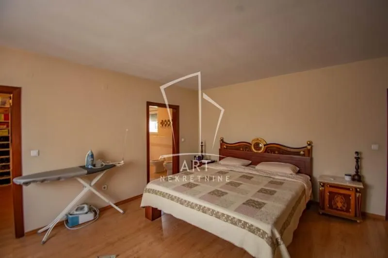 Sale, house, 238m², Petlovo Brdo, Beograd