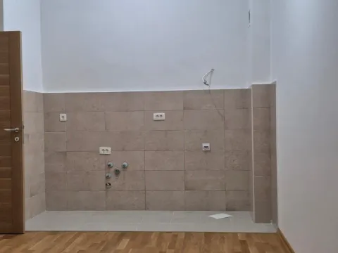 Prodaja, jednosoban stan, 40m², Stari Aerodrom, Podgorica - image 2