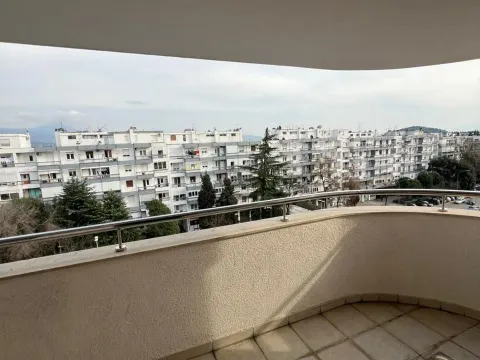 Izdavanje, četvorosoban stan, 200m², Preko Morače, Podgorica - image 14