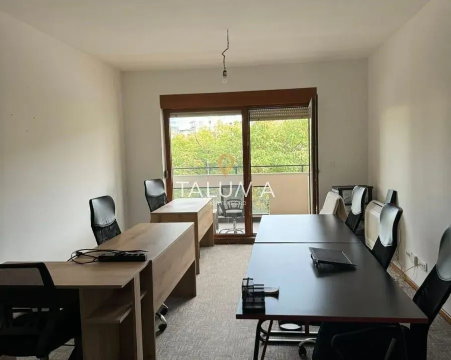 Izdavanje, dvosoban stan, 70m², City Kvart, Podgorica