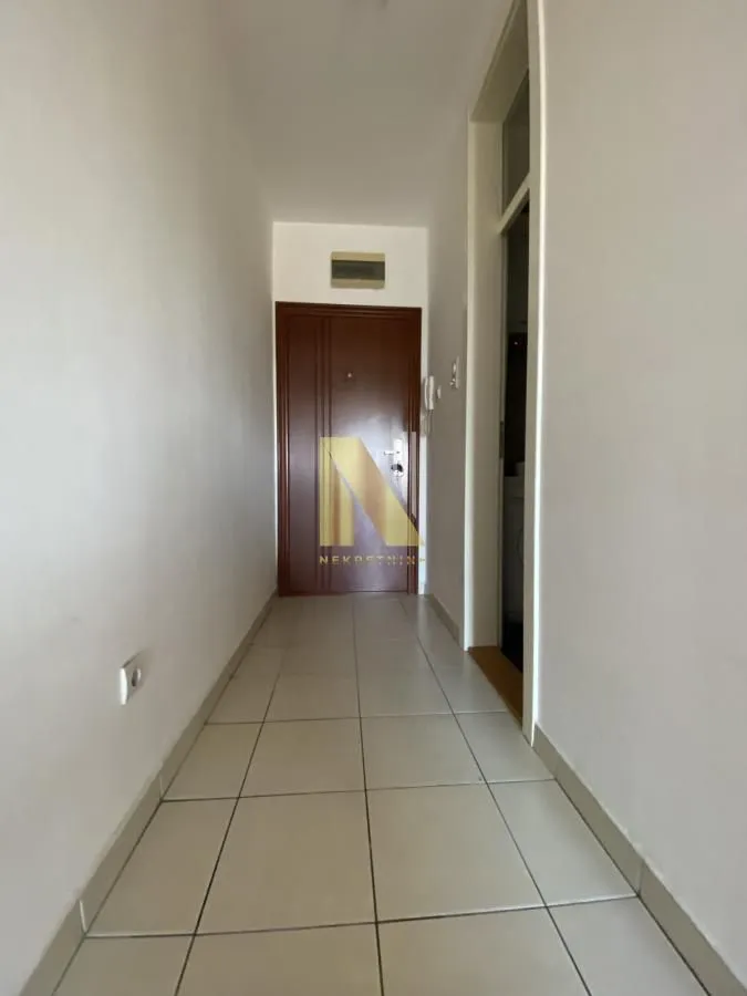 Izdavanje, garsonjera, 33m², Salajka, Novi Sad Sve Podlokacije