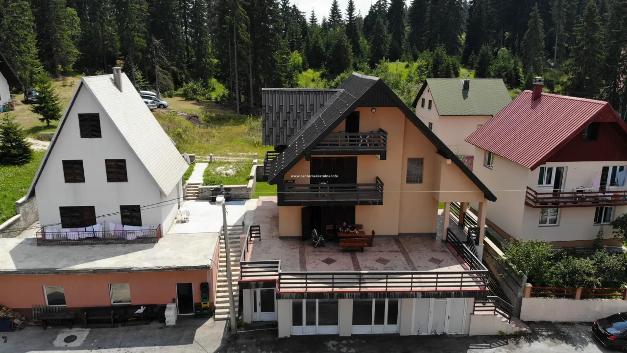 Prodaja, kuća, 242m², Žabljak, Crna Gora