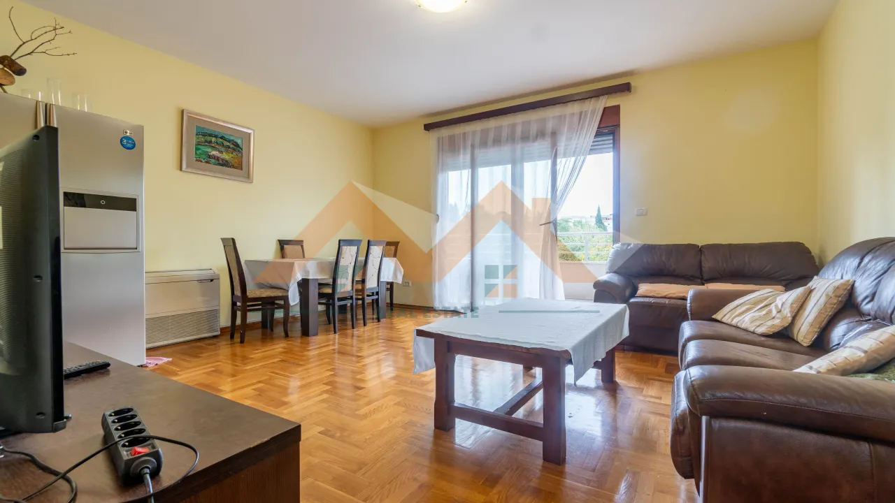 Izdavanje, dvosoban stan, 69m², Pobrežje, Podgorica