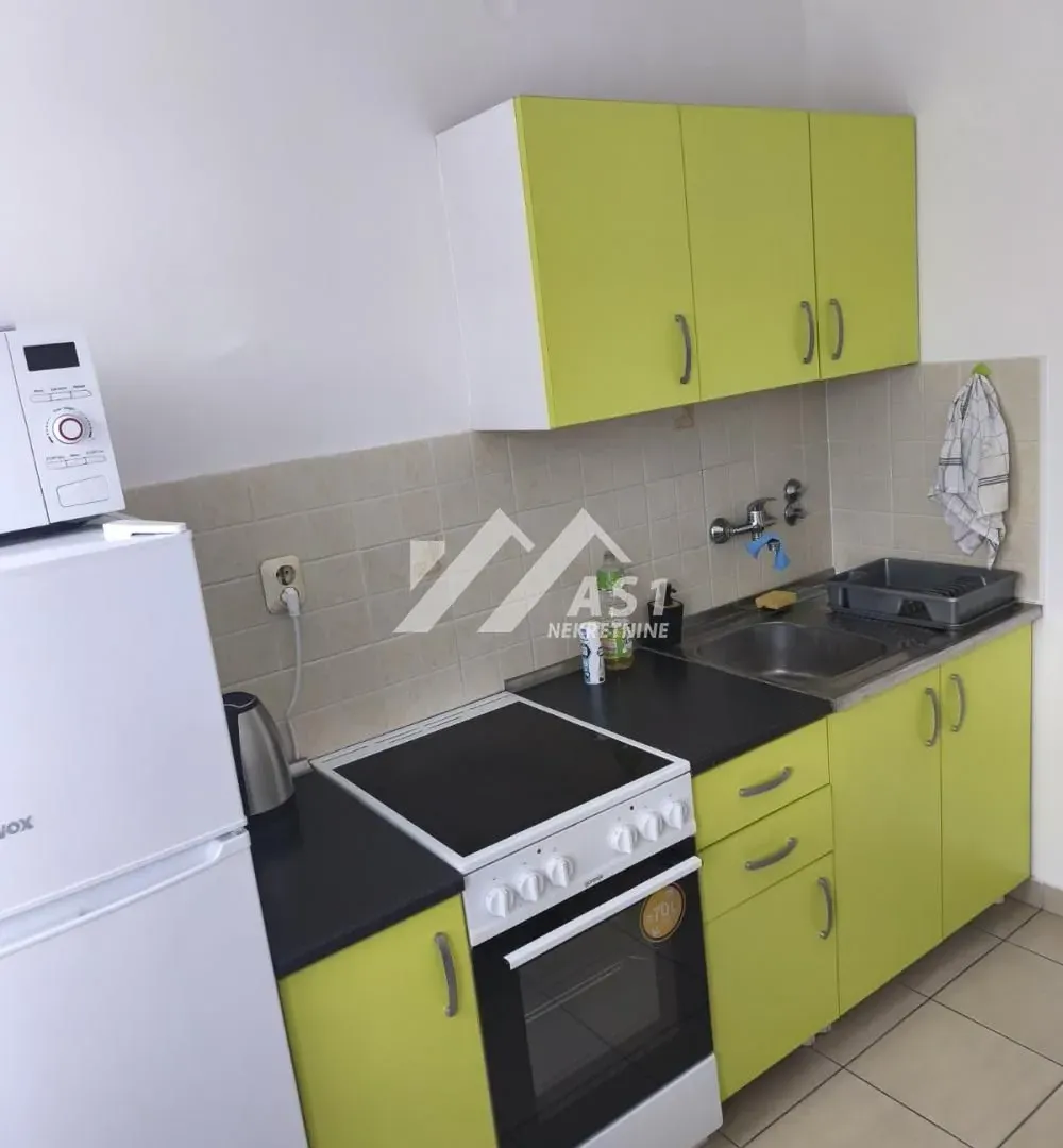 Izdavanje, jednosoban stan, 27m², Bulevar Evrope, Novi Sad Sve Podlokacije