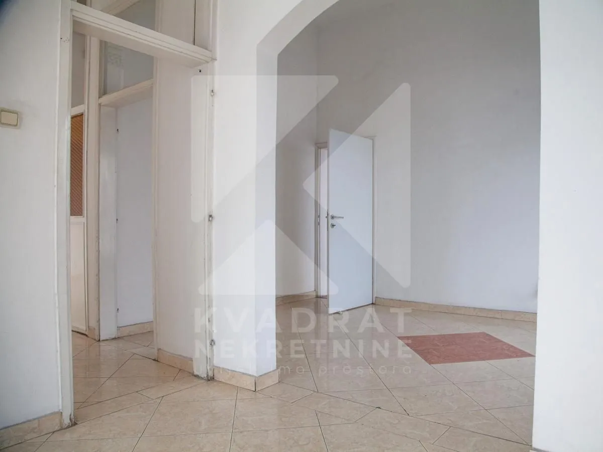 Rent, office space, 122m², Autobuska stanica, Podgorica