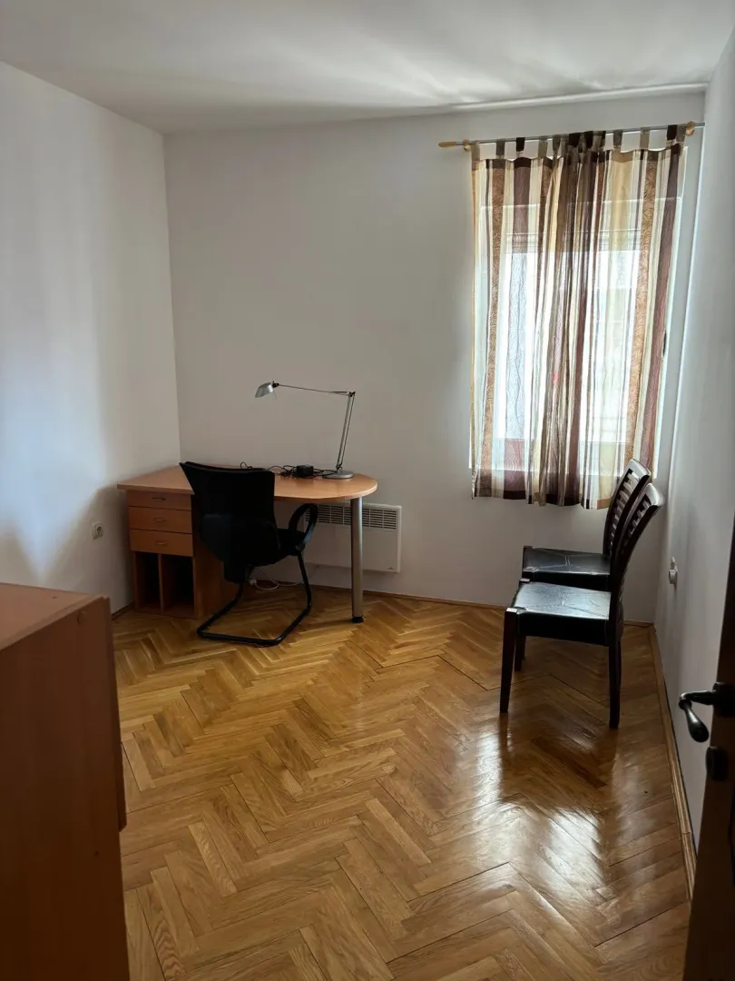 Izdavanje, dvosoban stan, 60m², Blok 9, Podgorica