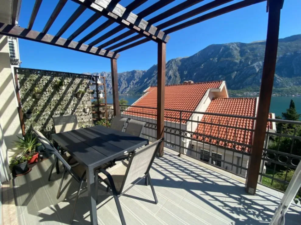 Prodaja, dvosoban stan, 97m², Prčanj, Kotor