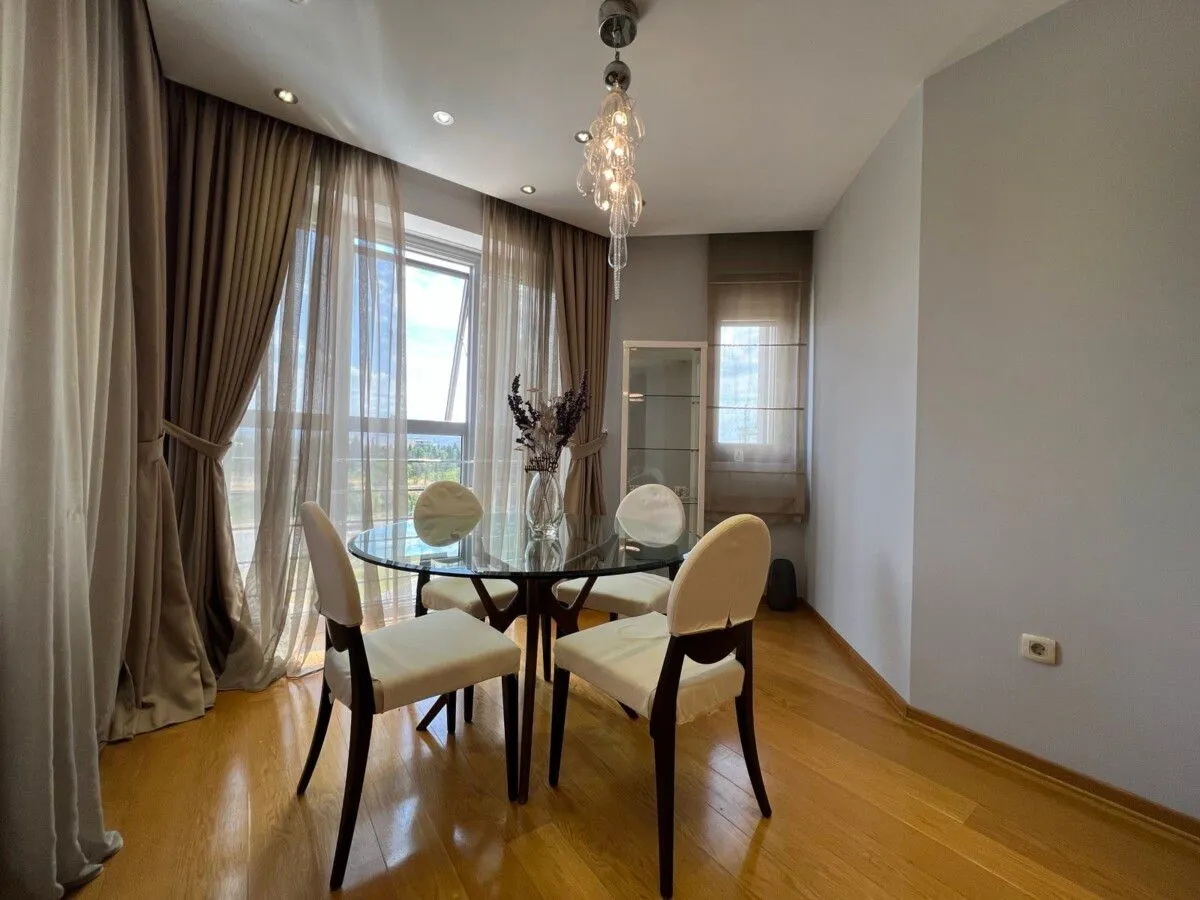 Izdavanje, trosoban stan, 103m², Momišići, Podgorica
