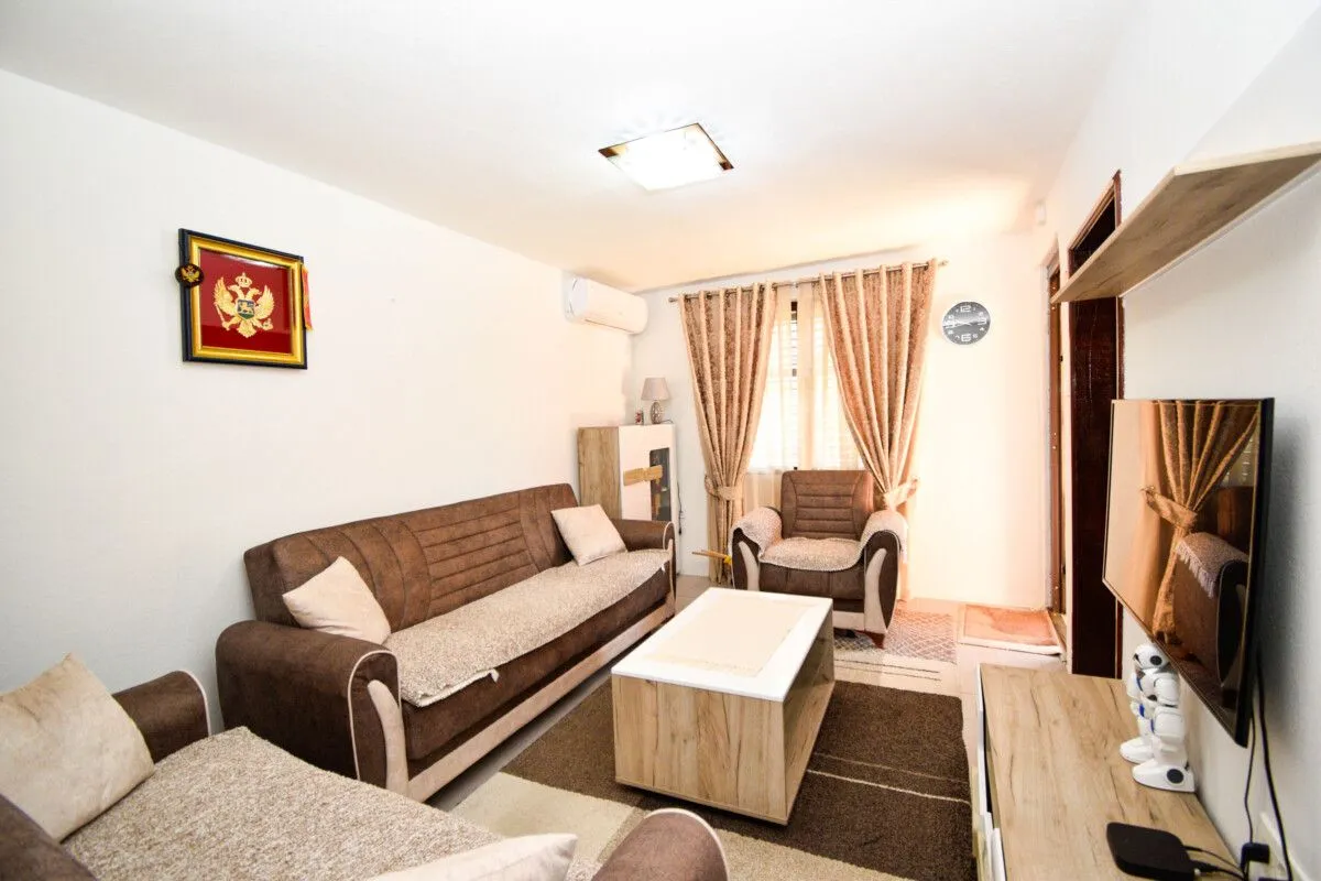 Prodaja, kuća, 300m², Stari Aerodrom, Podgorica