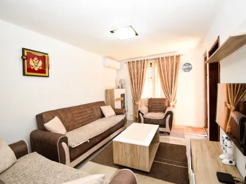 Prodaja, kuća, 300m², Stari Aerodrom, Podgorica - image 17