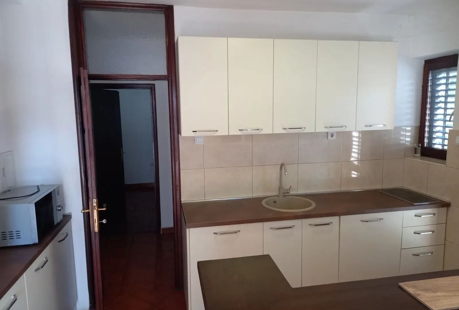 Prodaja, kuća, 340m², Tološi, Podgorica