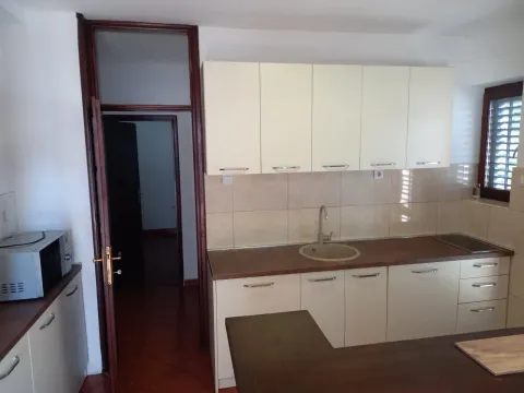 Sale, house, 340m², Tološi, Podgorica - image 8