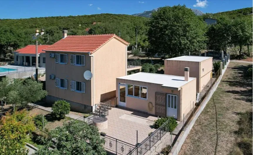 Prodaja, kuća, 169m², Kovači, Kotor