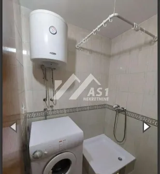 Manje kupatilo sa tuš kabinom, bojlerom i veš mašinom. - image 5