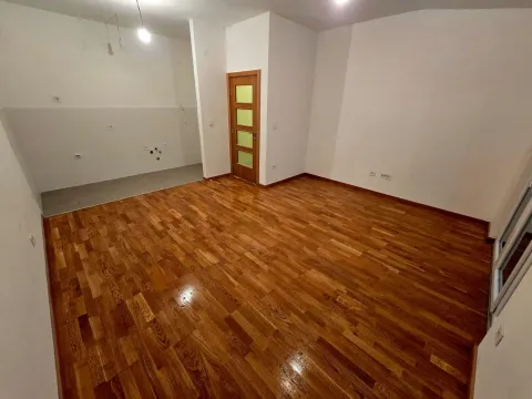 Prodaja, dvosoban stan, 72m², Stari Aerodrom, Podgorica - image 2