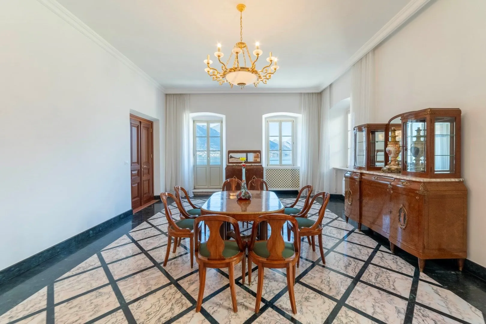 Sale, house, 1100m², Dobrota, Kotor