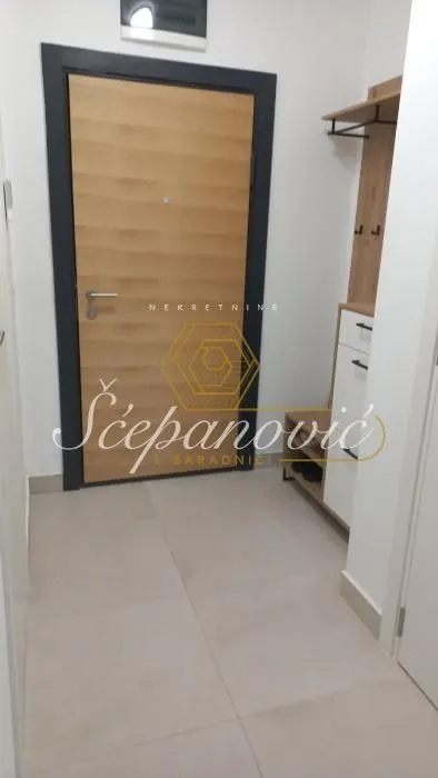 Prodaja, trosoban stan, 55m², Novo naselje, Novi Sad