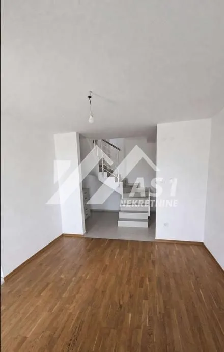 Izdavanje, trosoban stan, 74m², Podbara, Novi Sad Sve Podlokacije