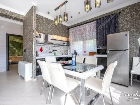 Prodaja, trosoban stan, 101m², Orahovac, Kotor - image 12