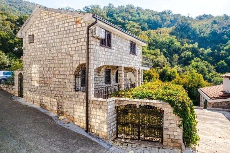 Sale, house, 237m², Bečići, Budva