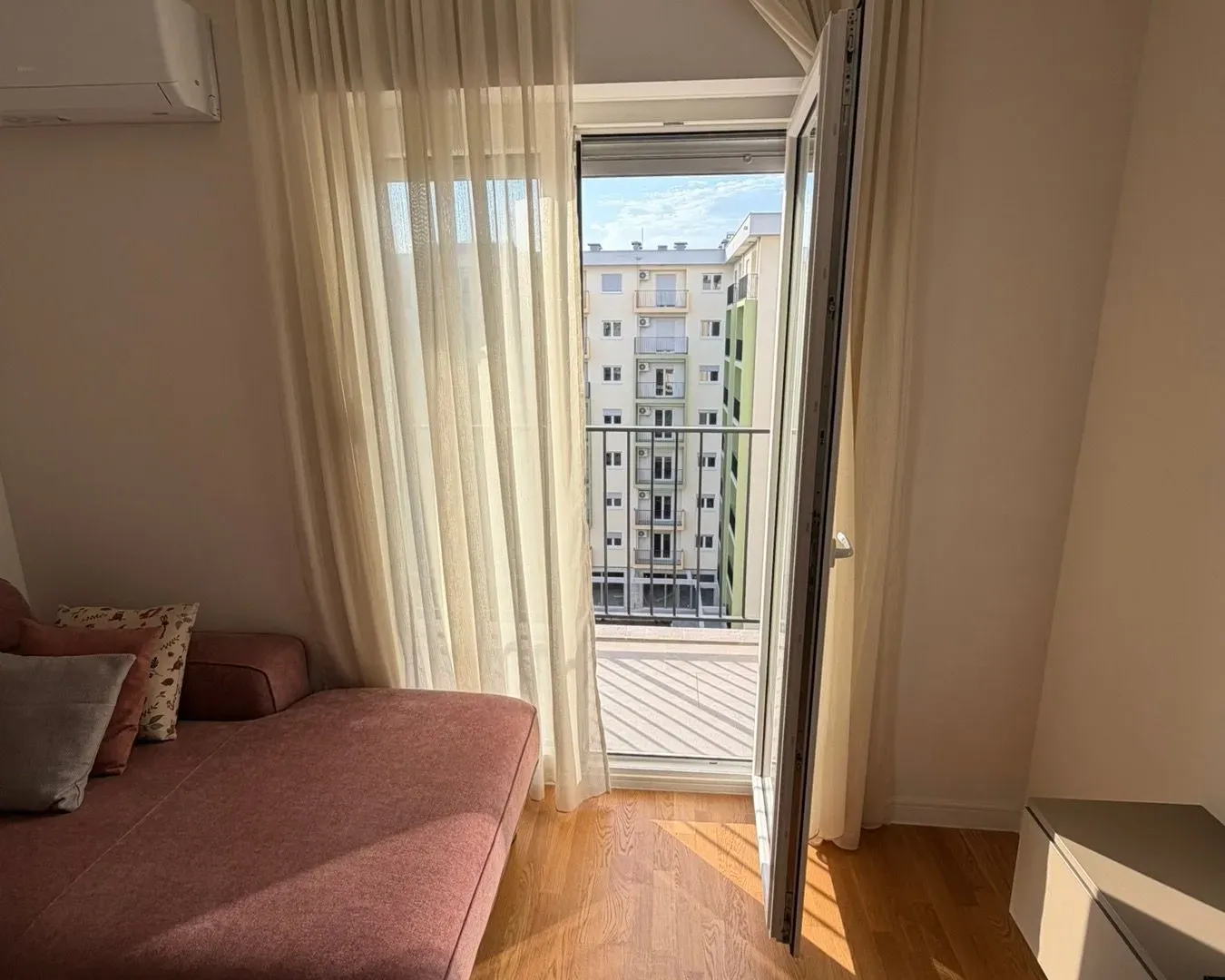 Rent, one bedroom apartment, 39m², Pobrežje, Podgorica