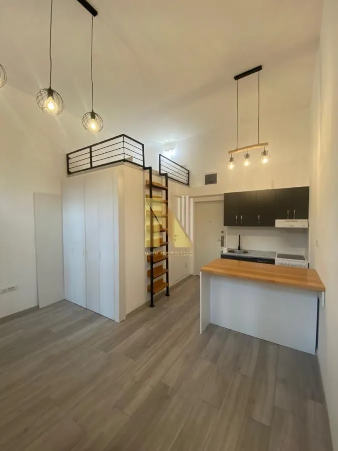 Prodaja, kuća, 199m², Socijalno, Novi Sad Sve Podlokacije