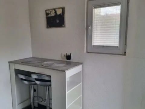 Izdavanje, kuća, 35m², Tološi, Podgorica - image 4