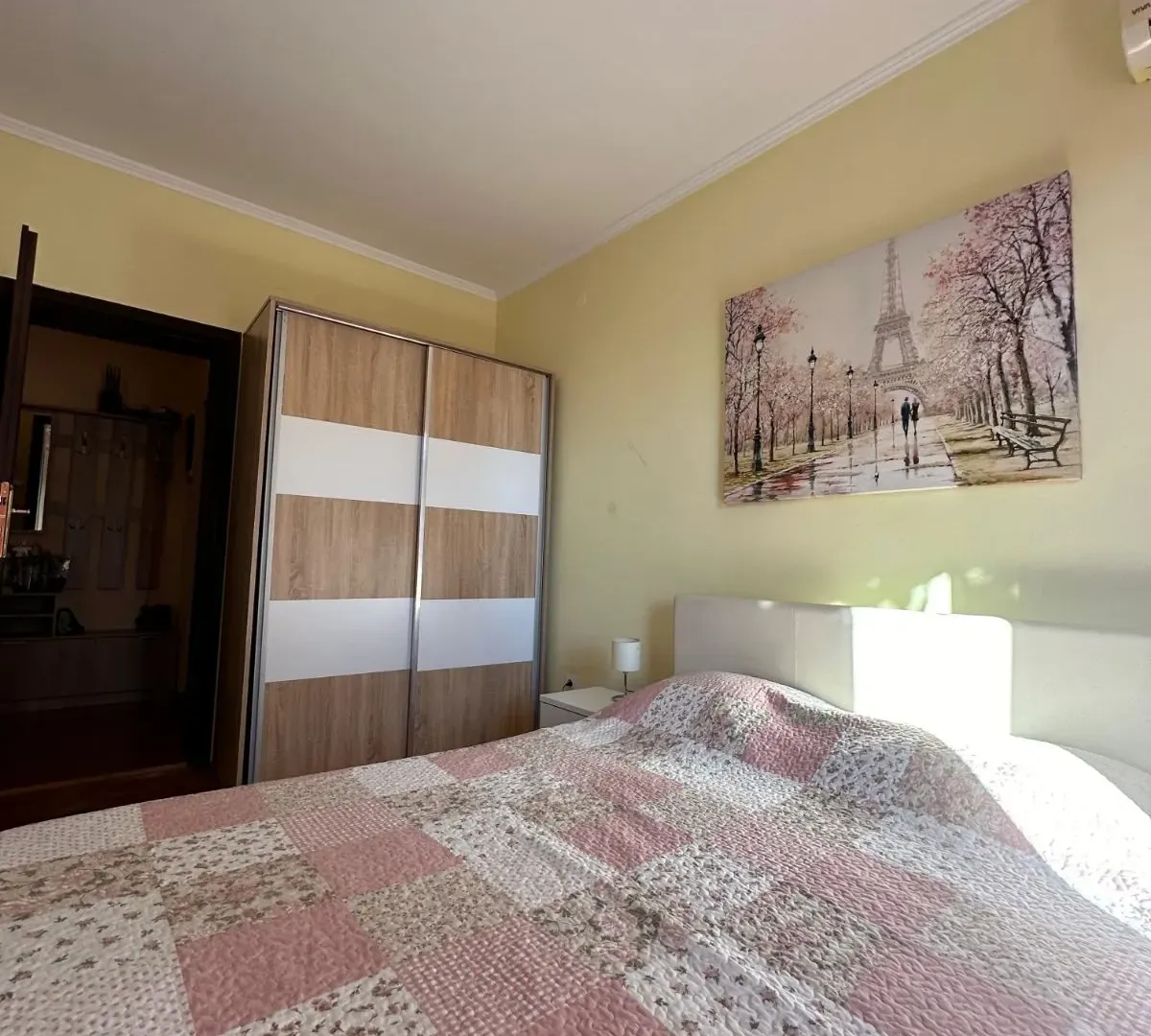Izdavanje, dvosoban stan, 75m², Centar, Tivat