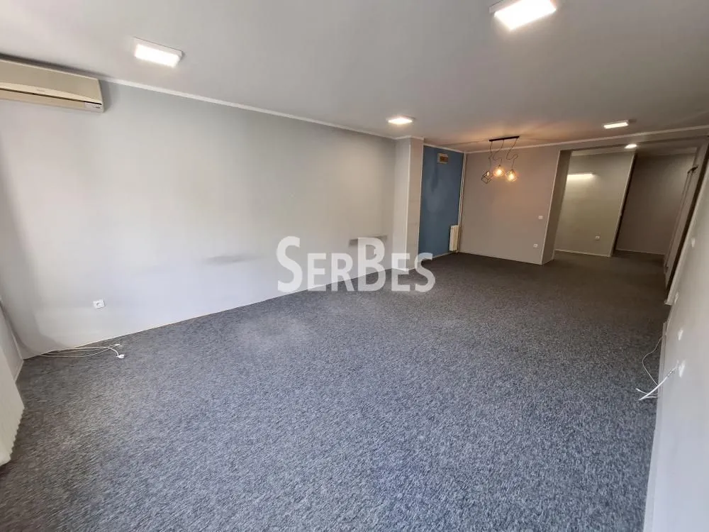 Izdavanje, četvorosoban stan, 120m², Grbavica, Novi Sad Sve Podlokacije