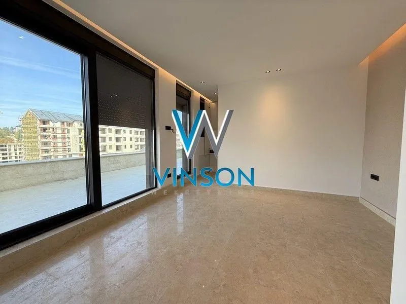 Prodaja, četvorosoban stan, 310m², Centar, Zlatibor