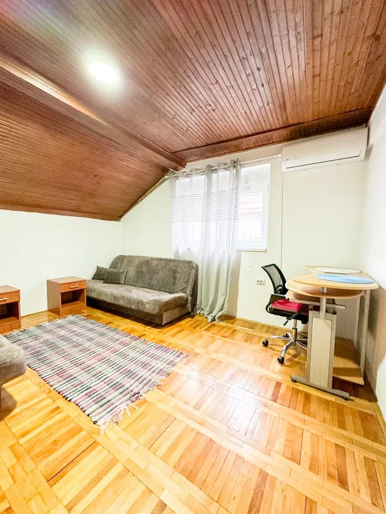 Izdavanje, kuća, 100m², Stari Aerodrom, Podgorica