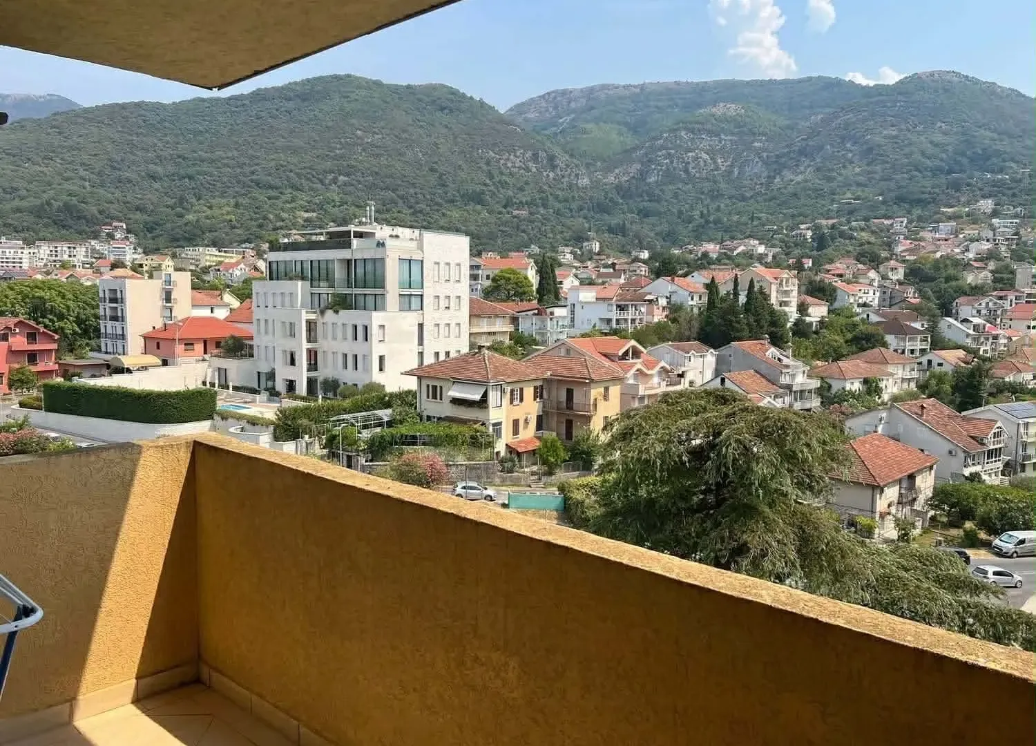 Izdavanje, jednosoban stan, 75m², Centar, Tivat