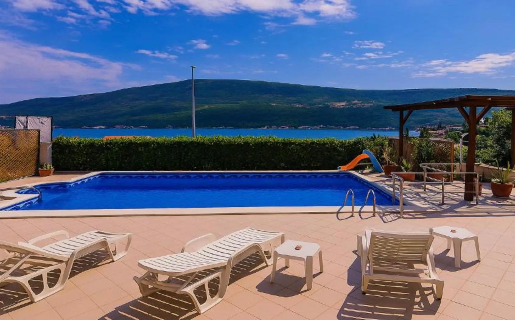 Sale, house, 280m², Đenovići, Herceg Novi