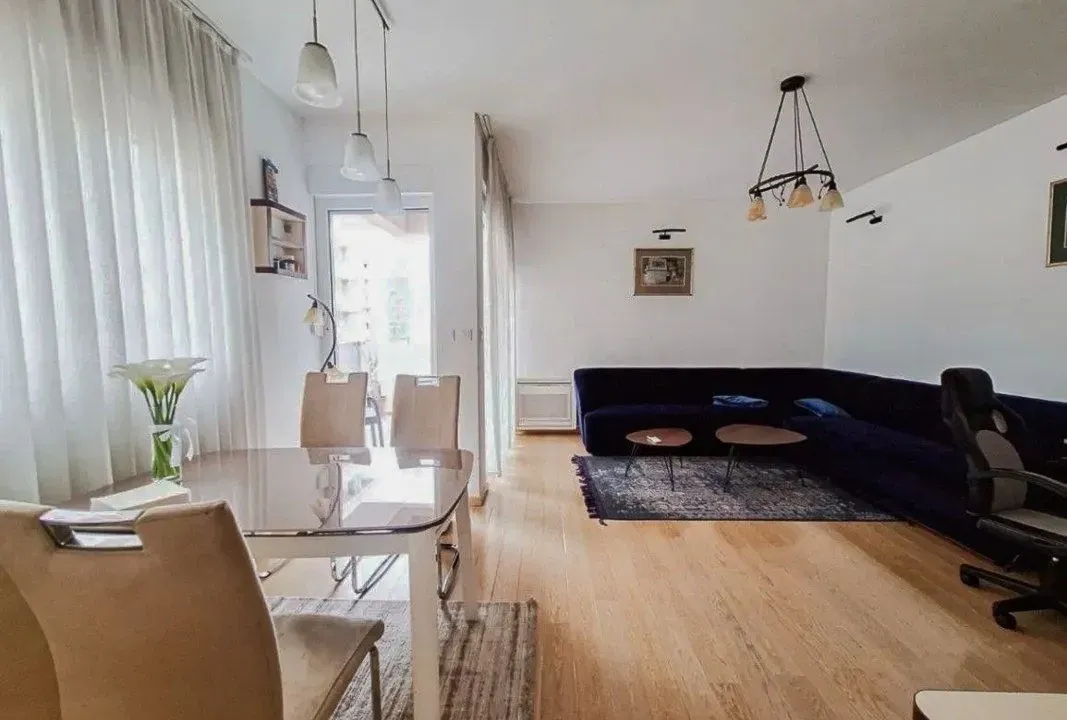 Izdavanje, dvosoban stan, 72m², City Kvart, Podgorica