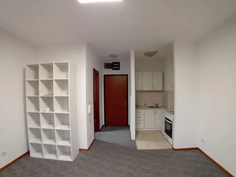 Prodaja, jednosoban stan, 30m², City Kvart, Podgorica - image 3