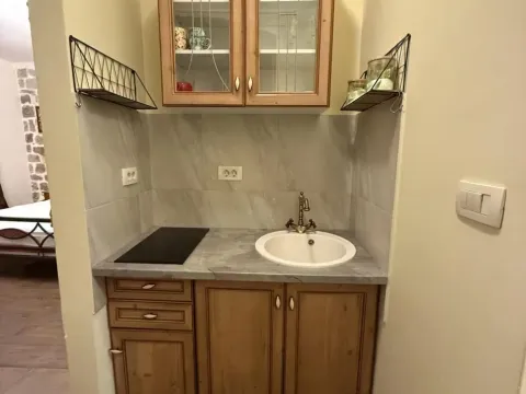 Rent, one bedroom apartment, 115m², Stari Grad Kotor, Kotor - image 2
