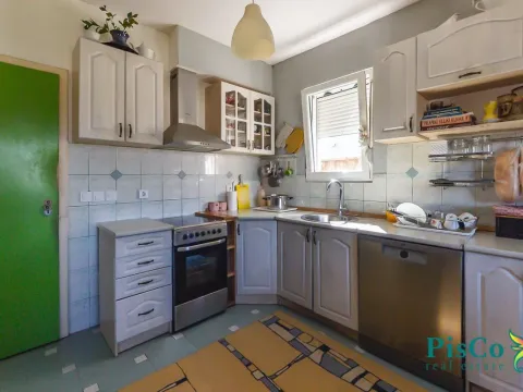 Prodaja, kuća, 150m², Tološi, Podgorica - image 12