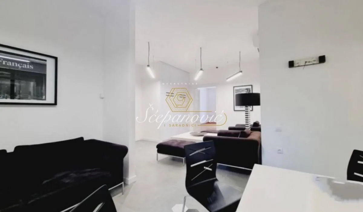 Izdavanje, četvorosoban stan, 115m², Centar, Novi Sad