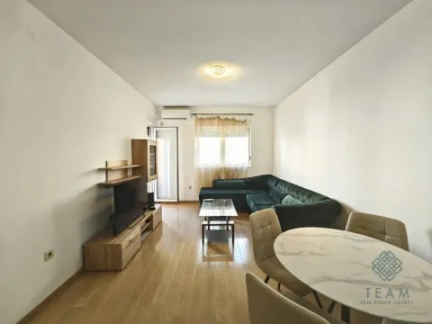 Izdavanje, jednosoban stan, 46m², City Kvart, Podgorica - image 1