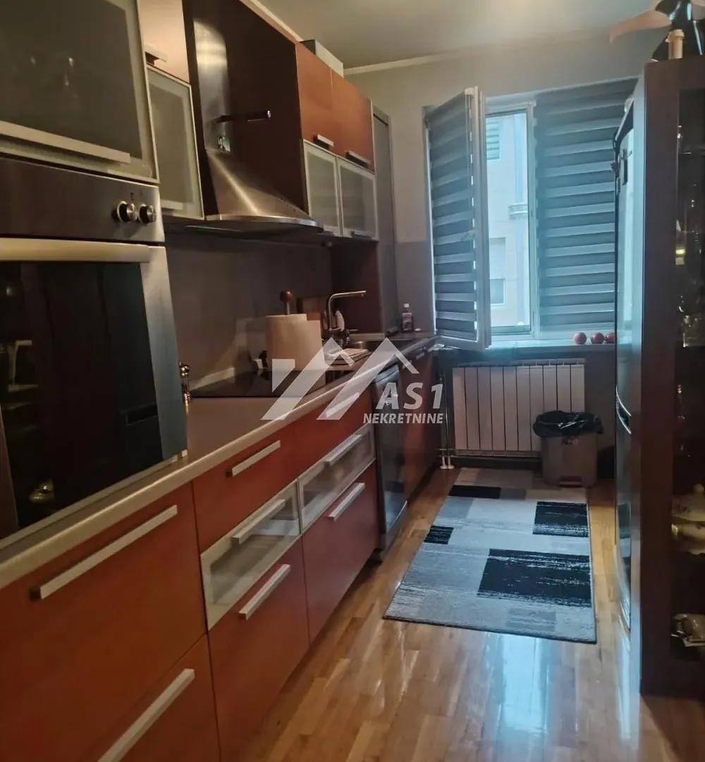 Prodaja, trosoban stan, 100m², Centar, Novi Sad