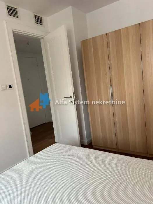 Izdavanje, dvosoban stan, 56m², Čubura, Beograd