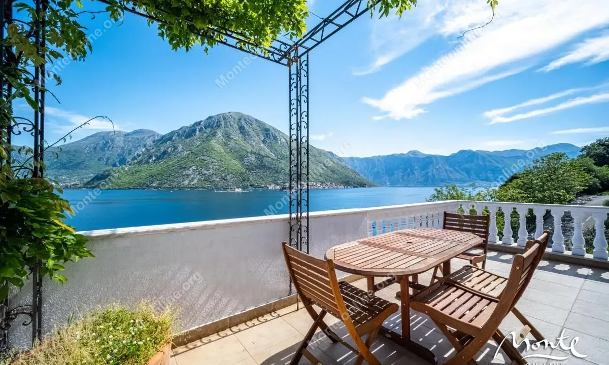 Sale, two bedroom apartment, 92m², Kostanjica, Kotor