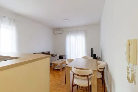 Dnevni boravak sa trpezarijom i kaučem. - image 4