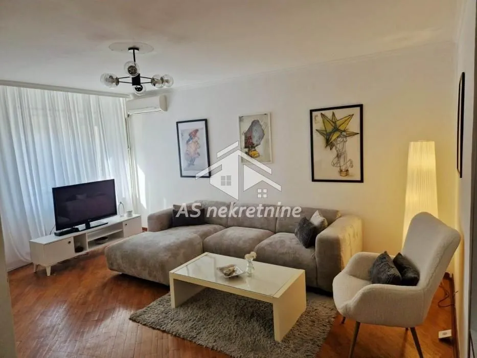 Rent, four bedroom apartment, 102m², Vračar Hram, Vračar Sve Podlokacije