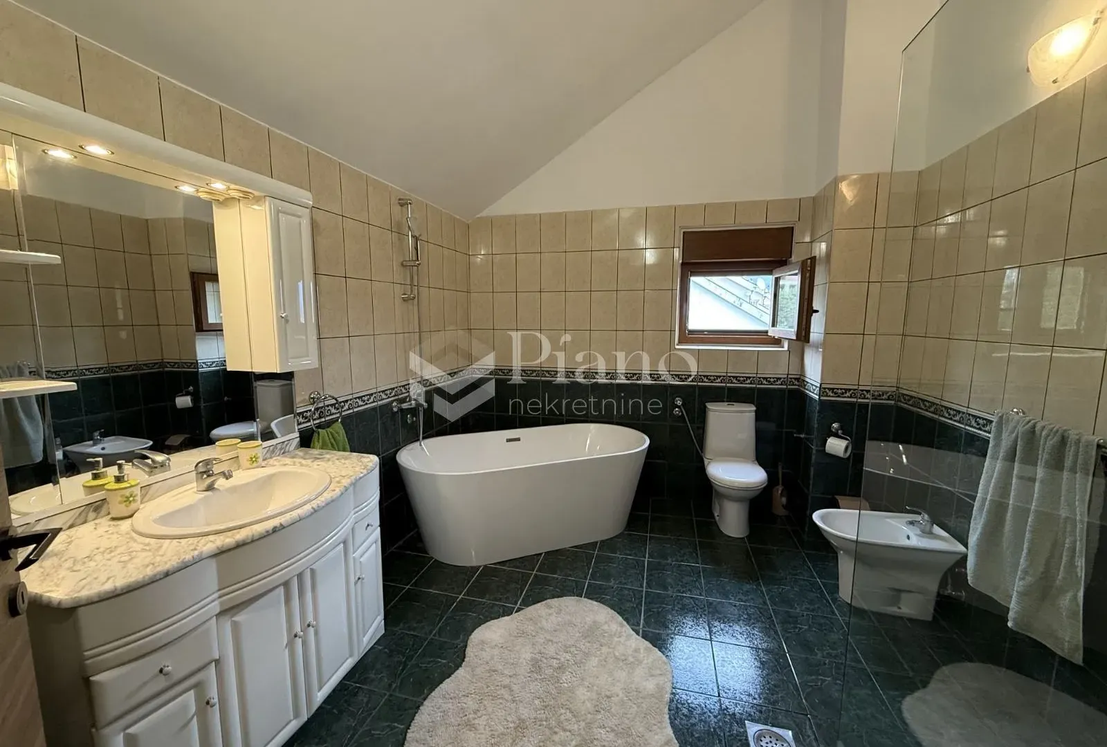 Rent, apartment, 300m², Gorica C, Podgorica