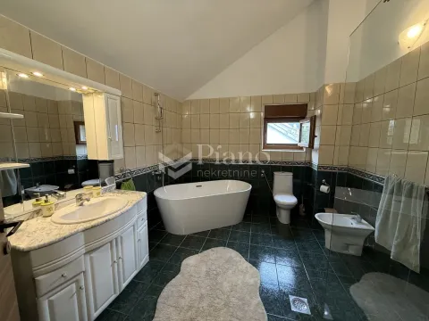 Izdavanje, stan, 300m², Gorica C, Podgorica - image 13